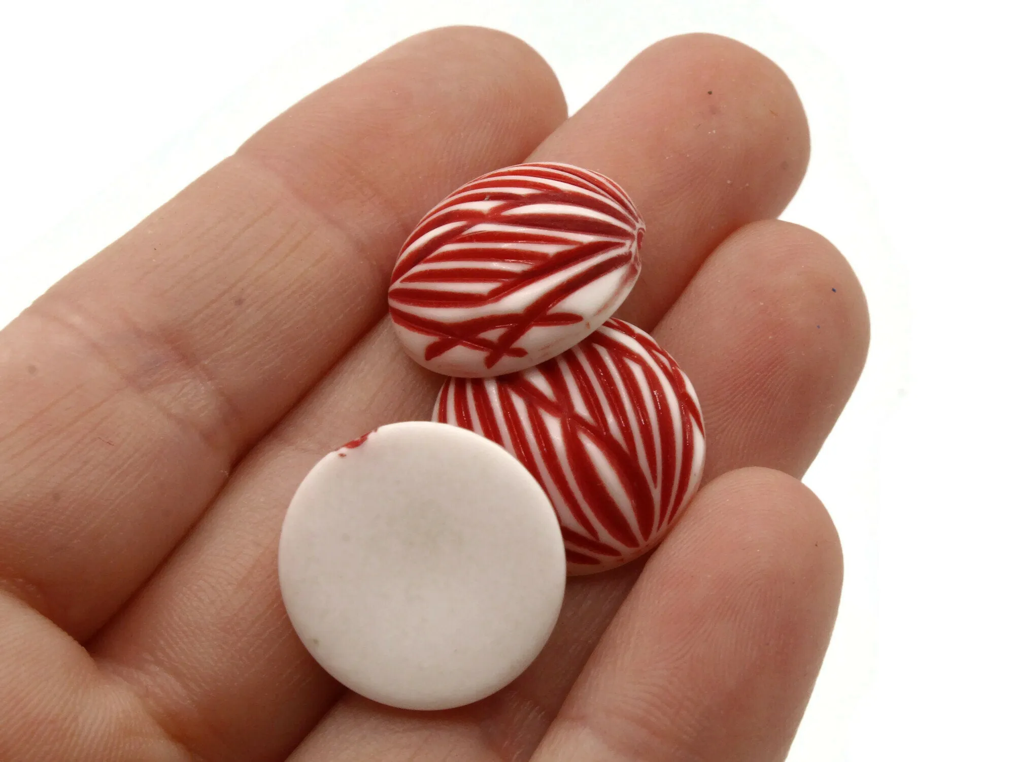 10 18mm Stripe Pattern Round White and Red Vintage West German Plastic Cabochons
