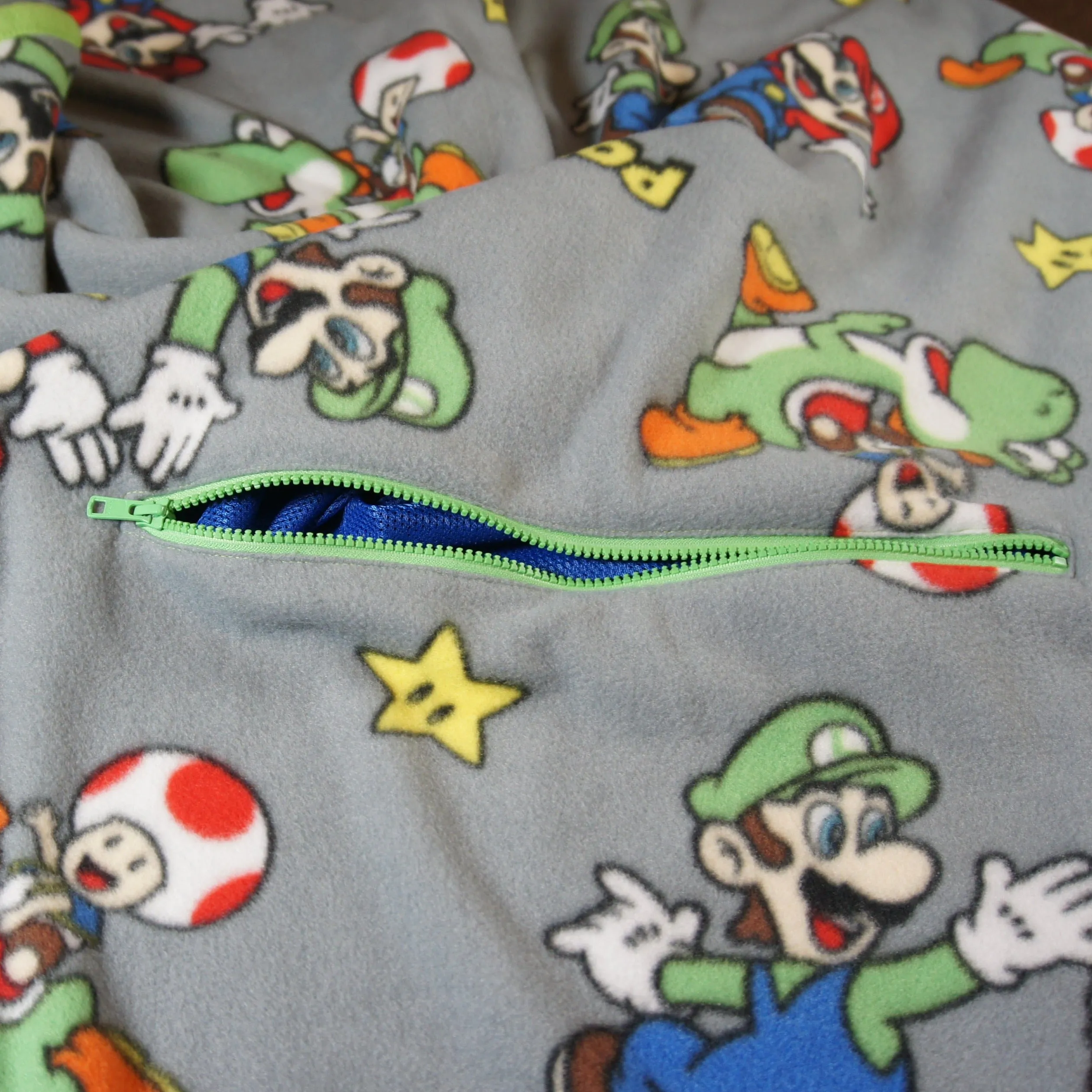 Throws - Road Trip - Medium - Brand Loyalty - Luigi